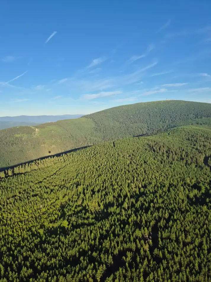 Lot balonem pod Śnieżnikiem — kadr 6
